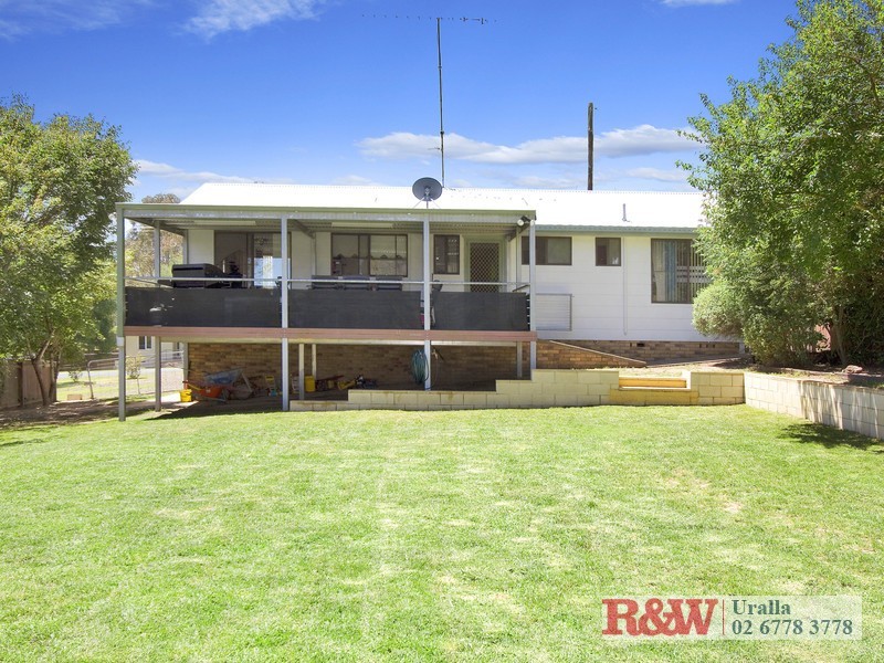 16 East Street, Uralla NSW 2358