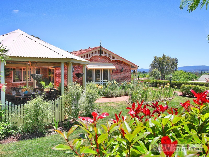 18 The Boulevarde, Armidale NSW 2350