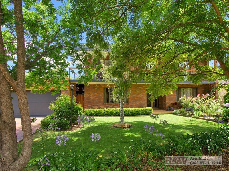 10 Bowman Avenue, Armidale NSW 2350