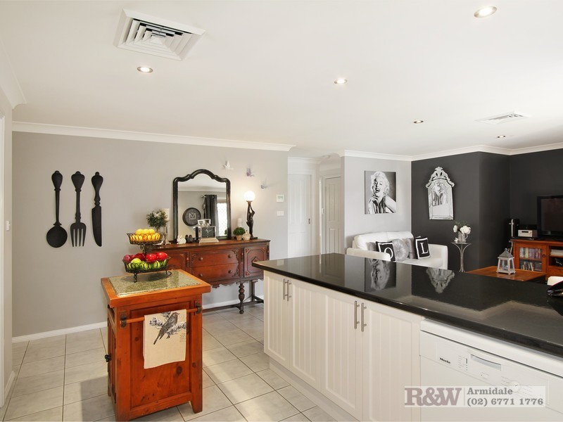 9 McCarthy Crescent, Armidale NSW 2350