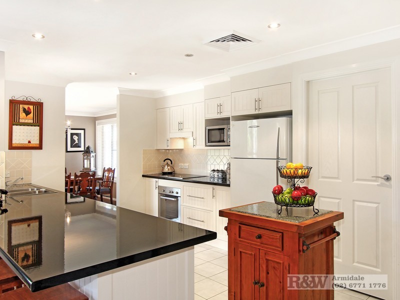 9 McCarthy Crescent, Armidale NSW 2350