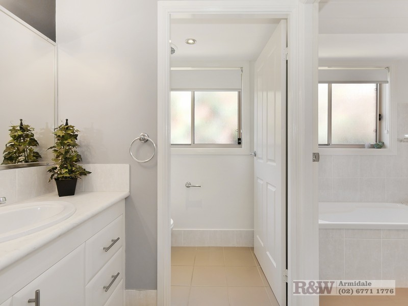 9 McCarthy Crescent, Armidale NSW 2350