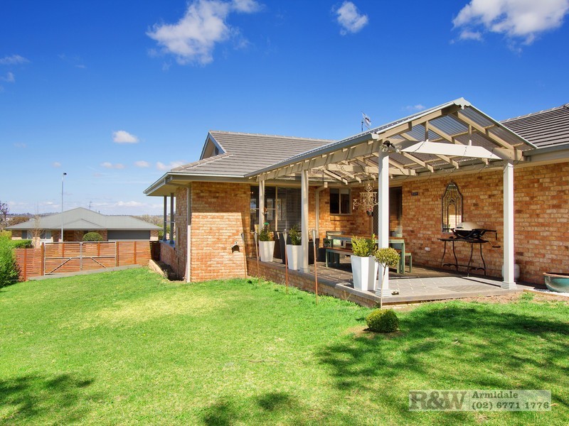 9 McCarthy Crescent, Armidale NSW 2350