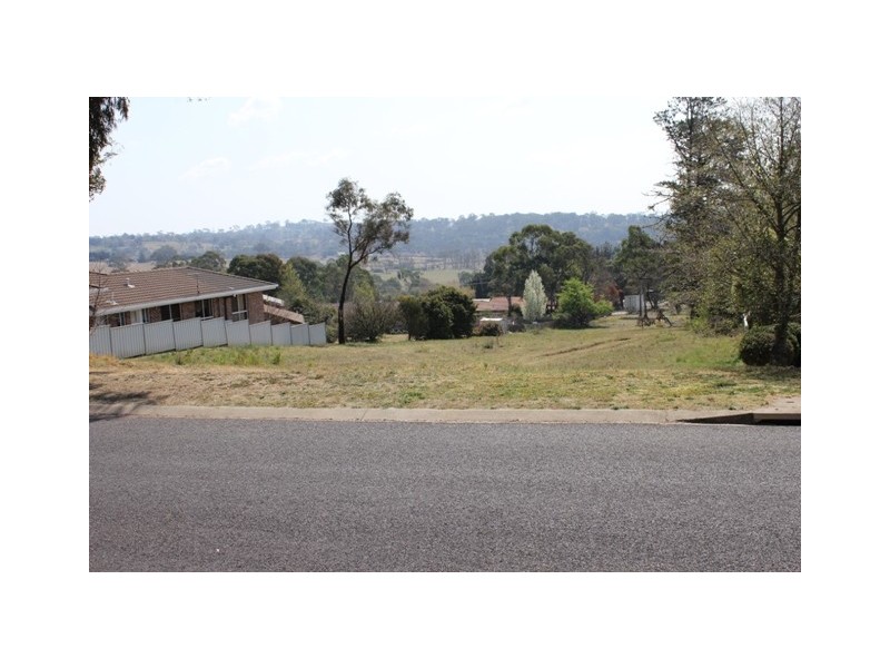 14 Nathaniel Pidgeon Drive, Armidale NSW 2350