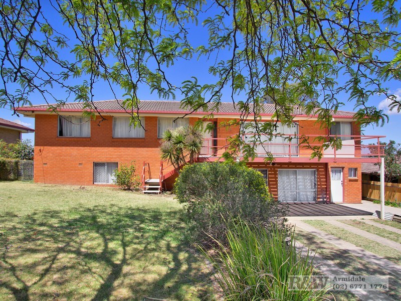 208 Erskine Street, Armidale NSW 2350