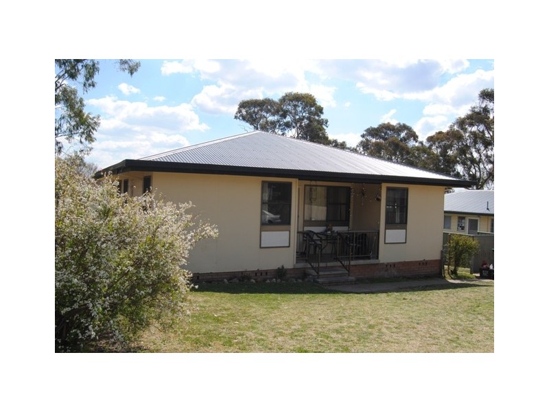 8 Bracken Street, Armidale NSW 2350