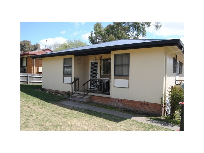 8 Bracken Street, Armidale NSW 2350