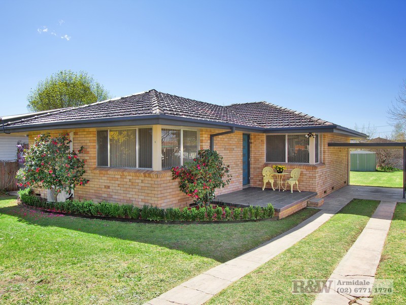 5 Oliver Ave, Armidale NSW 2350