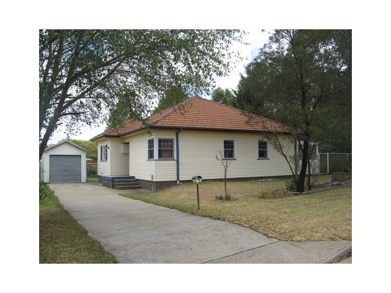 12 Samuelson Crescent, Armidale NSW 2350