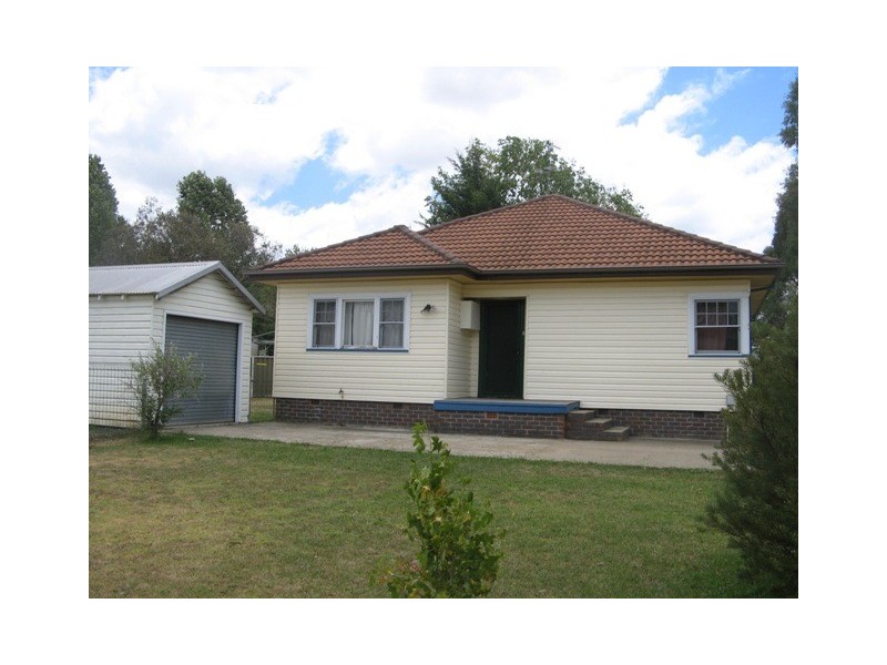 12 Samuelson Crescent, Armidale NSW 2350