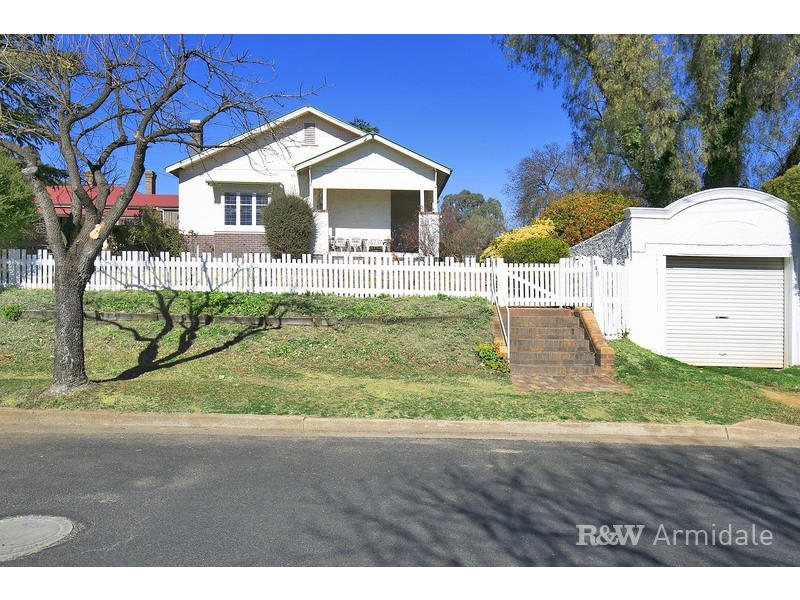 148 Mann Street, Armidale NSW 2350