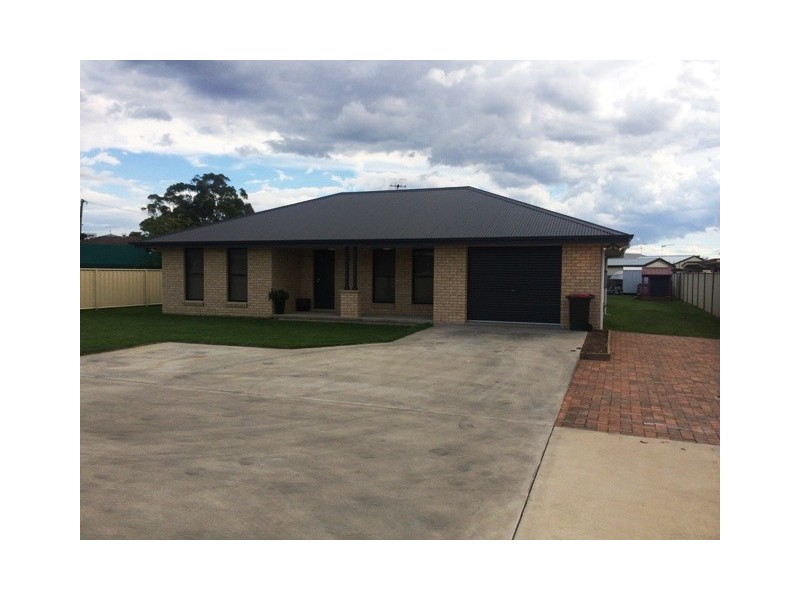 2A Dumaresq Street, Uralla NSW 2358