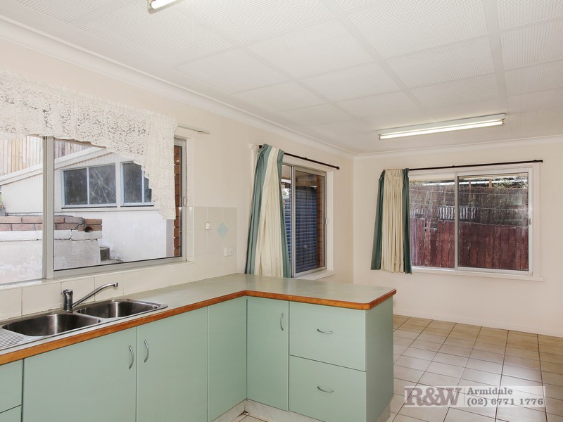 4 Laurence Ave, Armidale NSW 2350