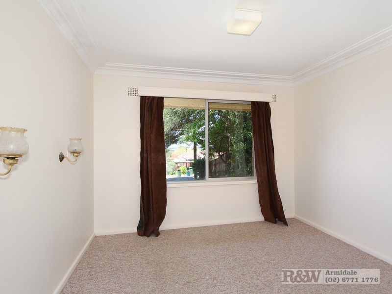 4 Laurence Ave, Armidale NSW 2350