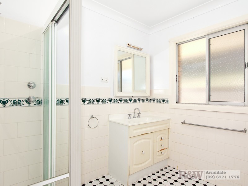 4 Laurence Ave, Armidale NSW 2350