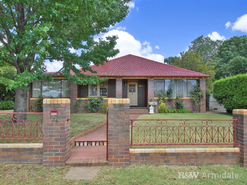 136 Brown Street, Armidale NSW 2350