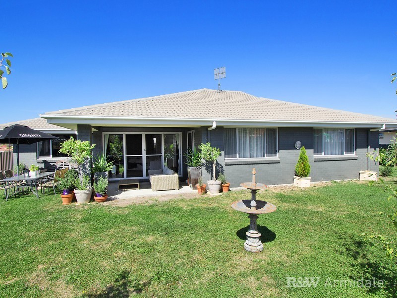 40 Albion Close, Armidale NSW 2350