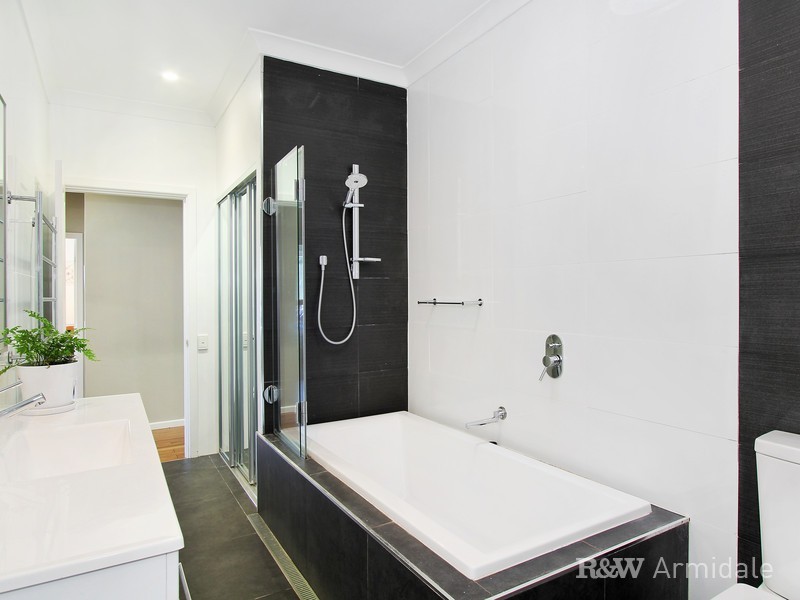 220 Galloway Street, Armidale NSW 2350