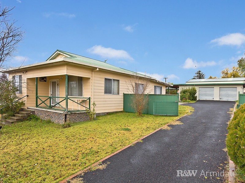 8 Park Street, Uralla NSW 2358