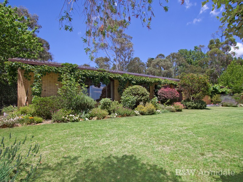 24 Bishop Crescent, Armidale NSW 2350