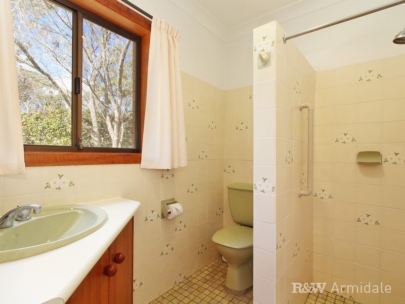 24 Bishop Crescent, Armidale NSW 2350