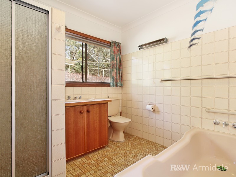 24 Bishop Crescent, Armidale NSW 2350