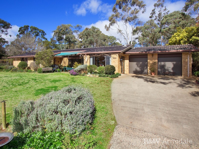 24 Bishop Crescent, Armidale NSW 2350
