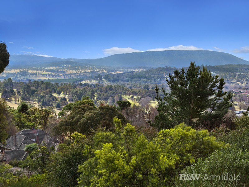 24 Bishop Crescent, Armidale NSW 2350