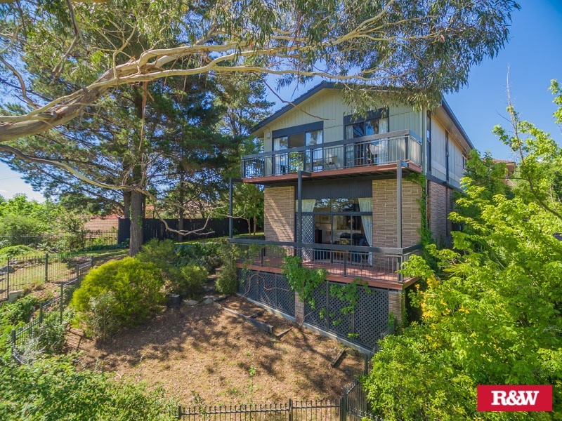 11 Hughes Place, Armidale NSW 2350