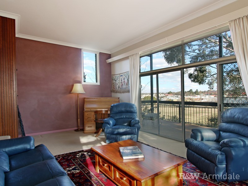 11 Hughes Place, Armidale NSW 2350