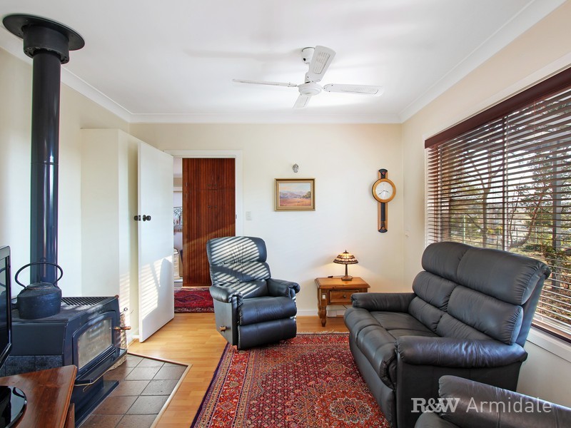 11 Hughes Place, Armidale NSW 2350