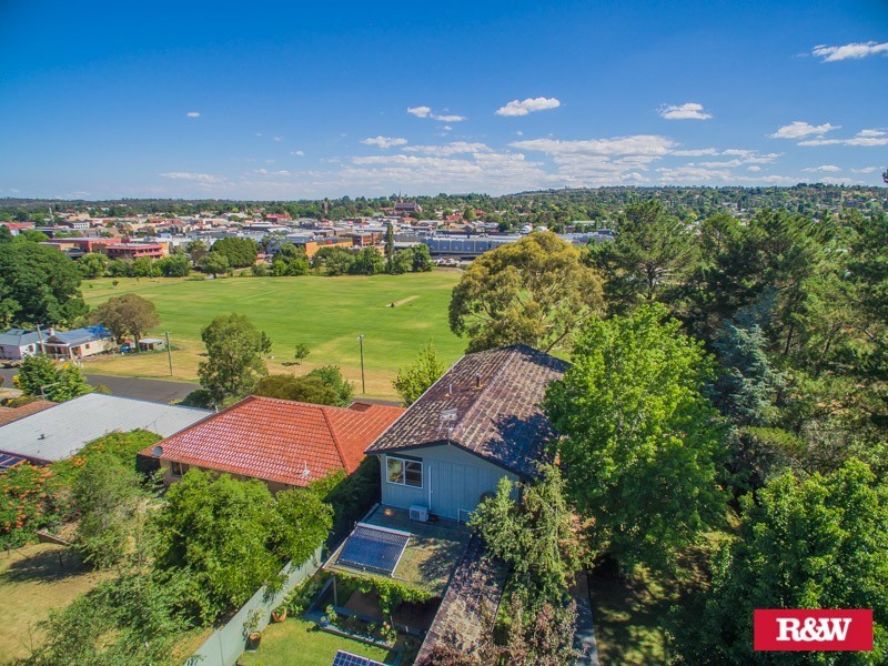 11 Hughes Place, Armidale NSW 2350