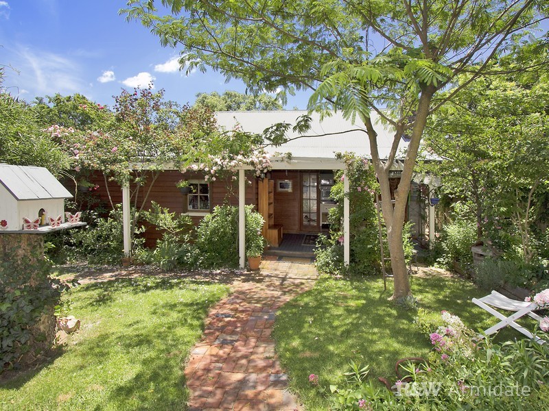 21 Elizabeth Avenue, Uralla NSW 2358