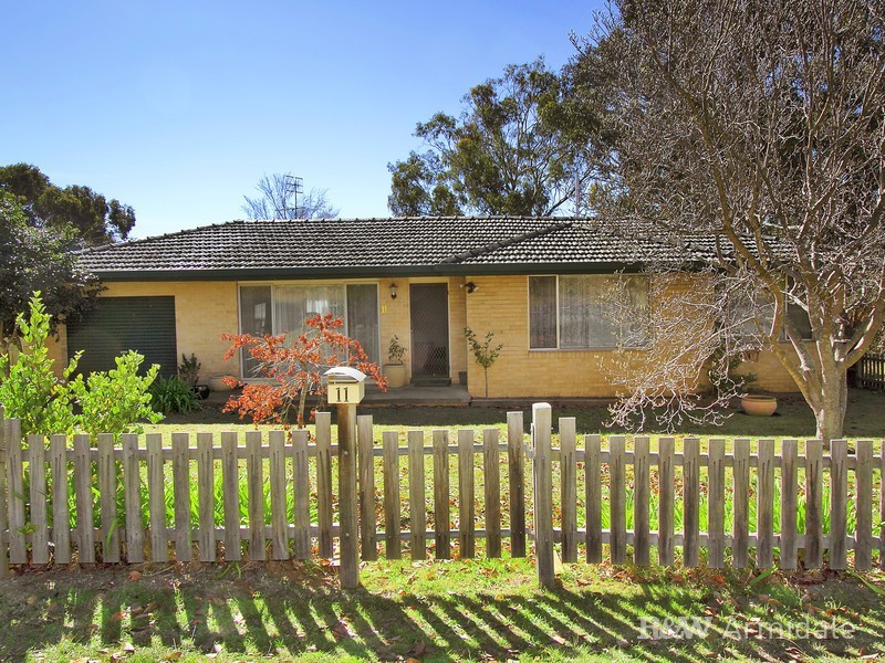 11 Caroline Crescent, Armidale NSW 2350