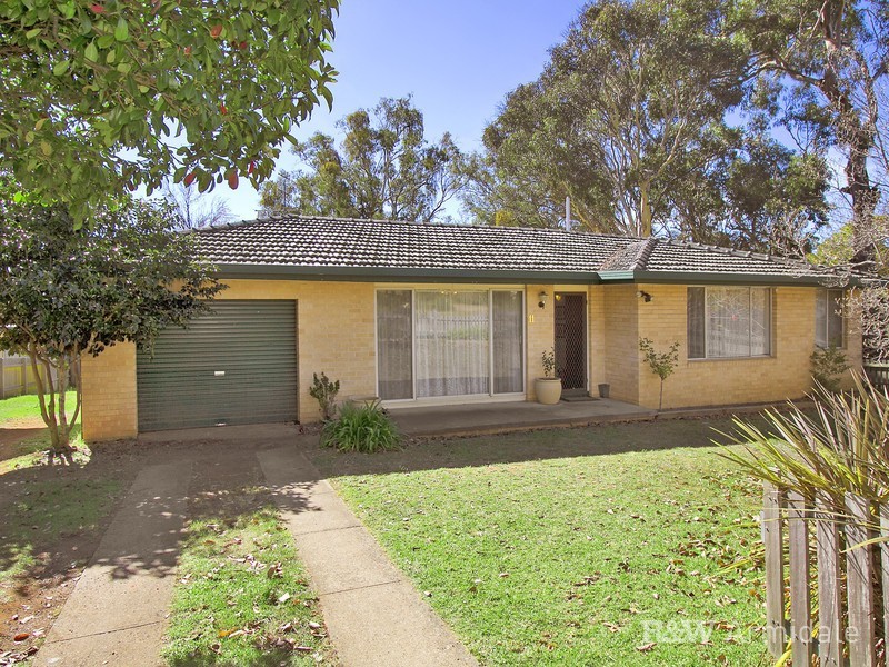 11 Caroline Crescent, Armidale NSW 2350