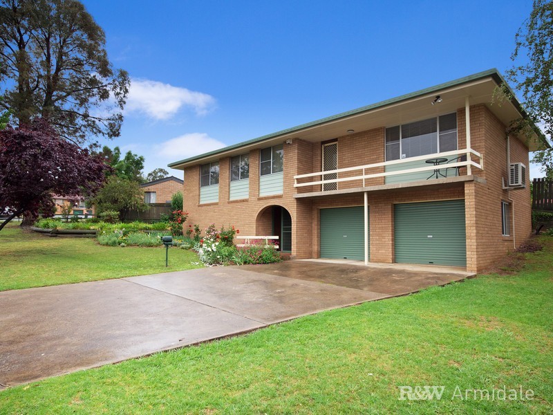 4 Hamilton Crescent, Armidale NSW 2350
