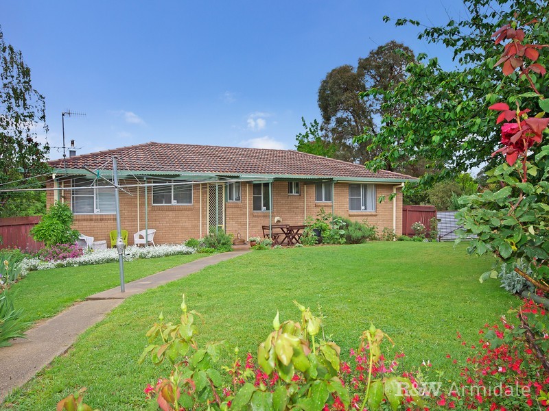 4 Hamilton Crescent, Armidale NSW 2350