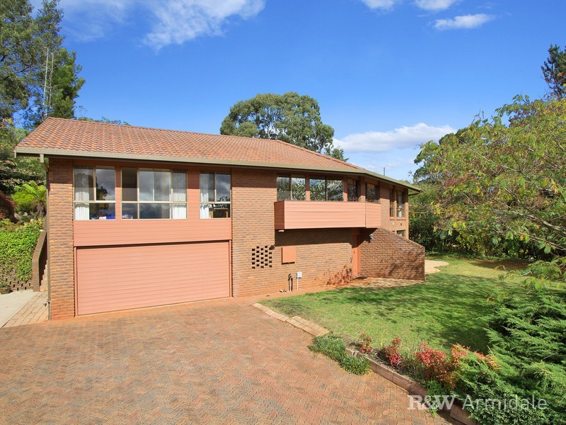 22 Bishop Crescent, Armidale NSW 2350