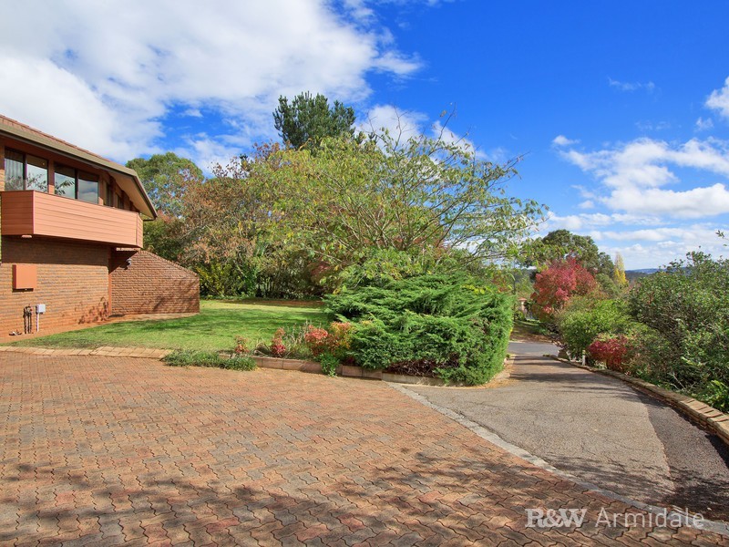 22 Bishop Crescent, Armidale NSW 2350