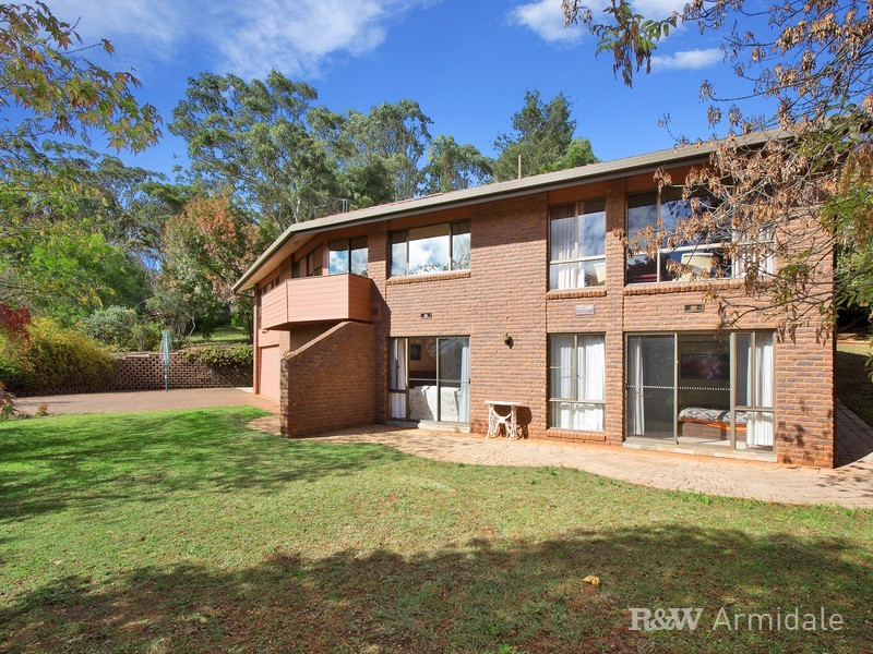 22 Bishop Crescent, Armidale NSW 2350