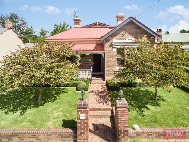 80 Barney Street, Armidale NSW 2350