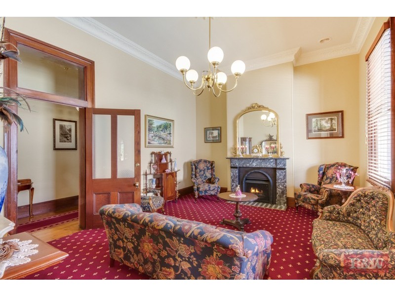 80 Barney Street, Armidale NSW 2350