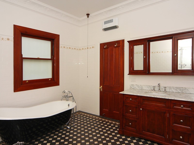 80 Barney Street, Armidale NSW 2350