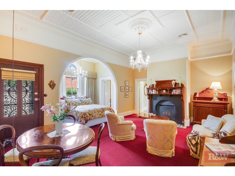 80 Barney Street, Armidale NSW 2350