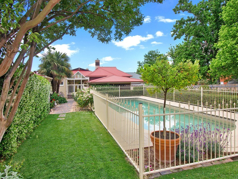 80 Barney Street, Armidale NSW 2350