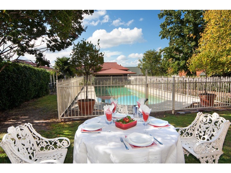 80 Barney Street, Armidale NSW 2350