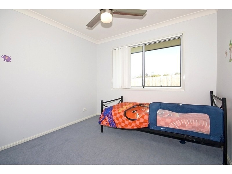 32  CHARLTON PL, Regents Park QLD 4118