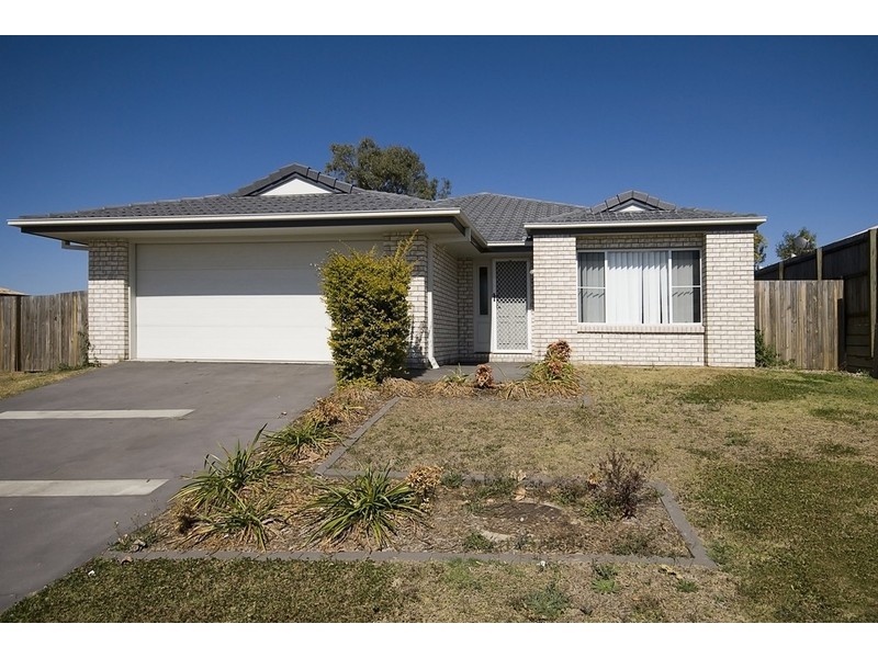 32  CHARLTON PL, Regents Park QLD 4118