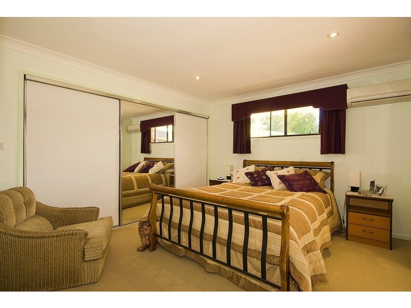 28 GREENVALE CT, Regents Park QLD 4118
