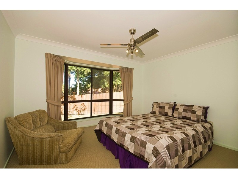 28 GREENVALE CT, Regents Park QLD 4118